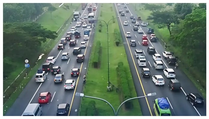 Hari Ini, Tol Japek Hingga Kalikangkung Diberlakukan One Way Nasional (instagram/@korlantaspolri.ntmc)
