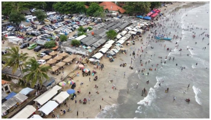 Pantai Anyer Jadi Pilihan Utama Liburan Keluarga Usai Lebaran (Banten TV)