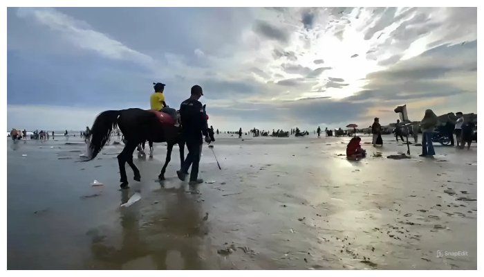 Serunya Liburan Keliling Pantai Sambil Berkuda (Banten TV/Nano)