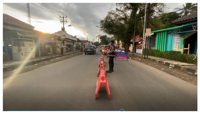 Polres Lebak Terapkan Rekayasa Lalu Lintas Ruas Jalan Rangkasbitung-Pandeglang (Foto: Nano)