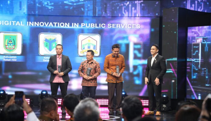 Wakil Wali Kota Serang, Nur Agis Aulia menerima penghargaan Digital Innovation Awards 2025 di MNC Conference Hall-Inews Tower, Jakarta 28 Mei 2025.