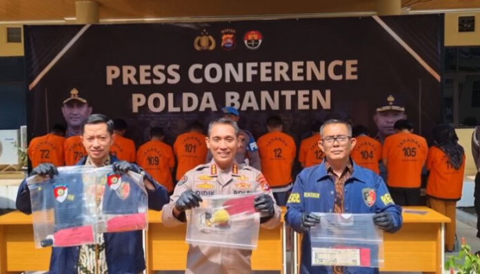 Polda Banten Ungkap Sindikat Penggelapan Mobil Leasing Bodong, di Mapolda 16 Mei 2025. (Foto: Banten TV)
