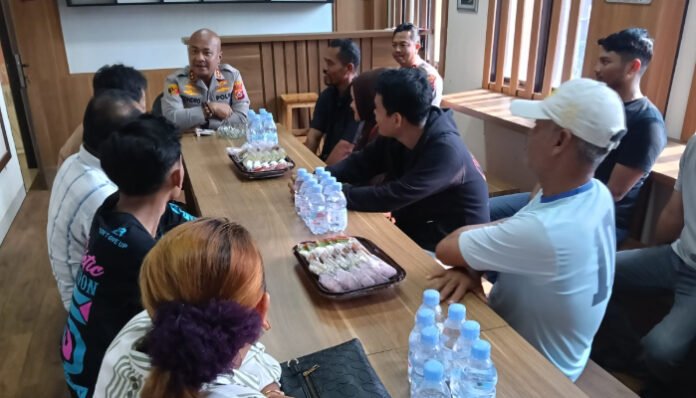 Kapolres Serang AKBP Condro Sasongko Fasilitasi asus pengeroyokan yang melibatkan anak-anak remaja Kragilan. (Foto: Bantentv.com)