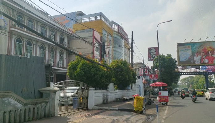 Jaringan Kabel Semrawut, DPRD Desak Regulasi Infrastruktur Telekomunikasi. (Banten TV)