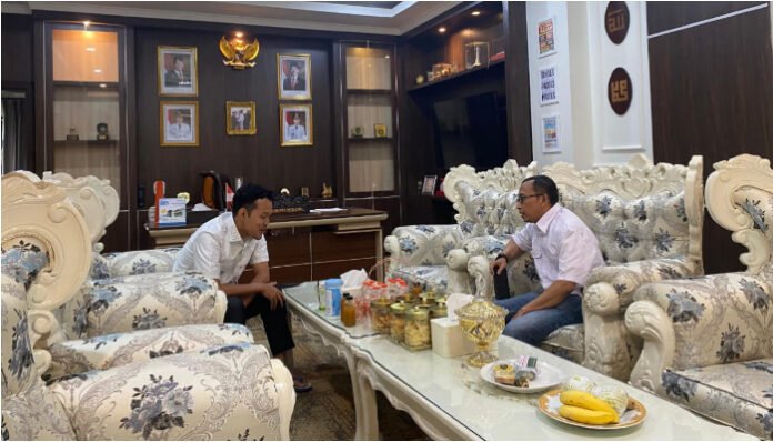 Ketua DPD PKS Kota Hasan Basri saat bertemu Wakil Wali Kota Nur Agis Aulia