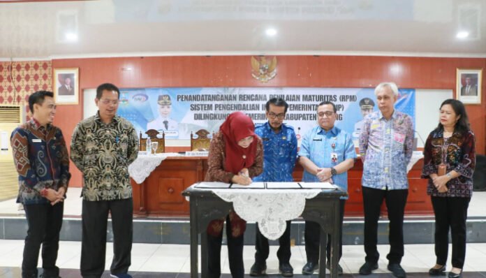 Penandatanganan komitmen bersama peningkatan SPIP di Lingkungan Pemerintah Kabupaten Serang Tahun 2025 di Aula Tb. Suwandi pada Kamis, 26 Juni 2025. (Foto: Banten TV)