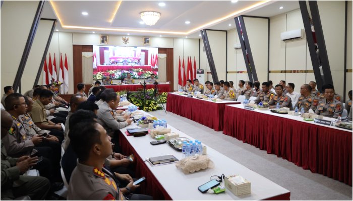 Suasana kegiatan Analisa dan Evaluasi (Anev) Kamtibmas Operasional Triwulan II Tahun 2025 yang digelar Polda Banten di Aula Polresta Serang Kota, Selasa 22 Juli 2025.