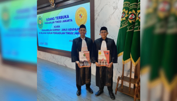 Muhammad Andika Panji dan Andi Kasri Unru Advokat Tuli Pertama di Indonesia Resmi Dilantik.