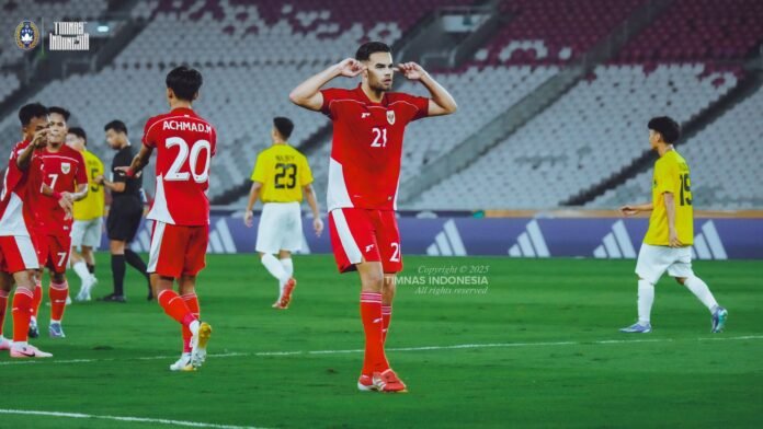 Striker Gaurda Muda Jens Raven melakukan selebrasi usai mencetak Gol di Stadion GBK, Selasa 15 Juli 2025. (Foto: Timnas Indonesia)