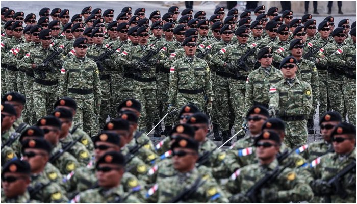 Kontingen Tentara Nasional Indonesia turut ambil bagian dalam parade militer yang berlangsung di sepanjang jalan Champs-Élysées, sebagai pembuka Parade. (Foto: Instagram/@presidenrepublikindonesia)