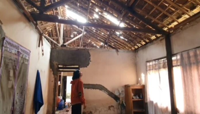 Sudah Setahun Rumah Hampir Runtuh. (Banten TV)