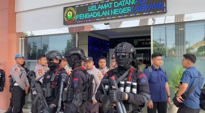 Sidang Tanpa Keluarga Korban, Warga Geruduk PN Serang Cari Keadilan. (Banten TV)