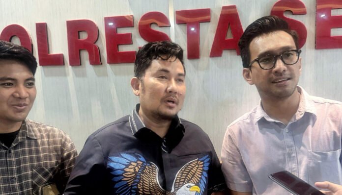LBH Banten Tim Hukum Keluarga Ipat Datangi Polresta Serang, Selasa 15 Juli 2025. (Foto: Jaya)