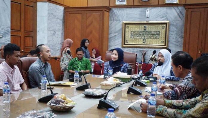 Warga Cibetus Ngadu ke Bupati Serang, Minta Perlindungan. (Banten TV)
