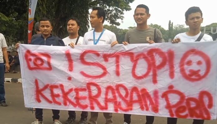 Aksi Solidaritas Wartawan Lebak, Tuntut Usut Kekerasan di Serang.
