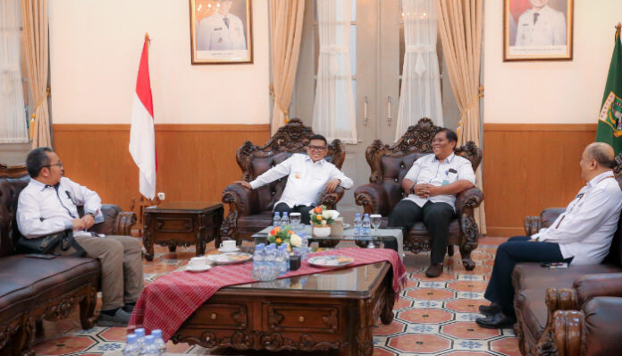 Gubernur Banten Andra Soni saat menerima jajaran BBPVP Serang terkait penguatan program pelatihan vokasi, di Pendopo Gubernur Banten, Rabu 27 Agustus 2025.
