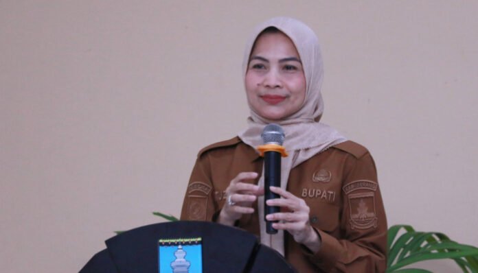 Bupati Serang Ratu Rachmatuzakiyah