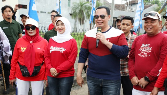 Jalan Santai warga GPA dilepas langsung oleh Wali Kota Serang, Budi Rustandi, bersama istrinya Arfina.