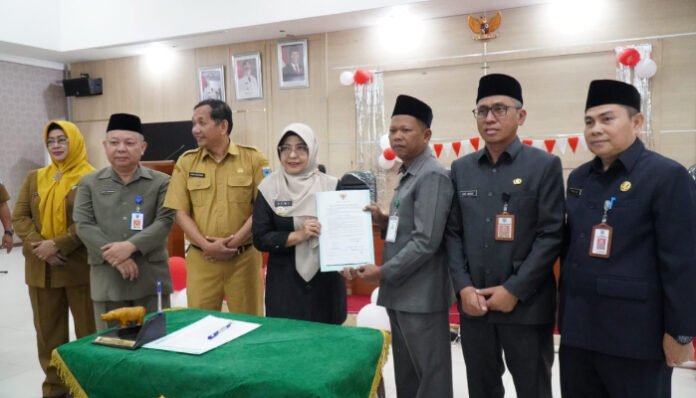 Bupati Pandeglang Dewi Setiani Lantik Tiga Pejabat Eselon II (Foto_Dok. Bantentv.com)