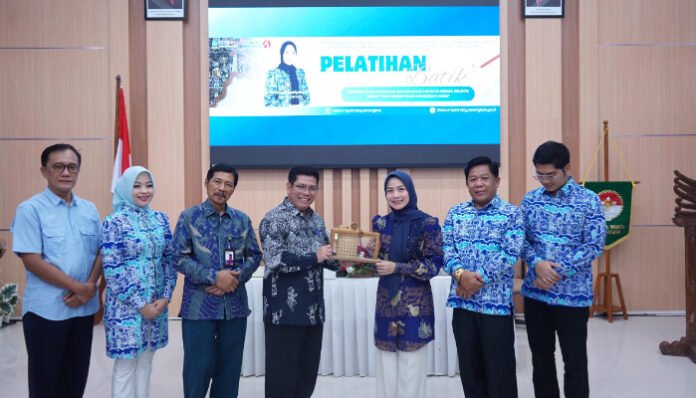 Bupati Zakiyah Fasilitasi Sertifikasi Pembatik Serang