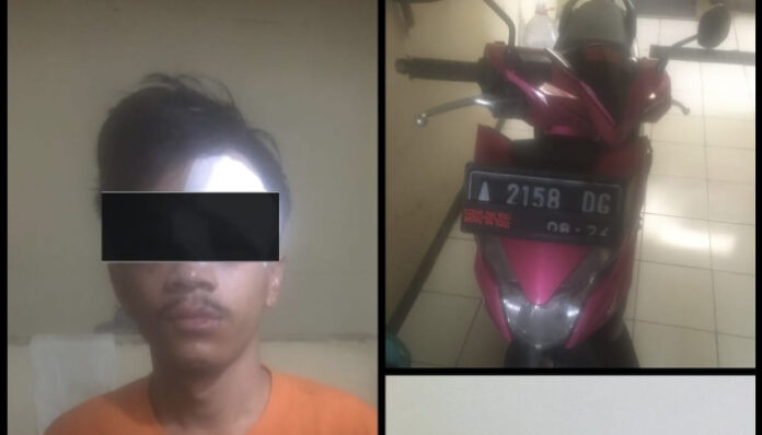 T.R (28) Pelaku Curanmor, beserta barang bukti 1 unit motor, yang berhasil diamankan Unit Reskrim Polsek Serang.