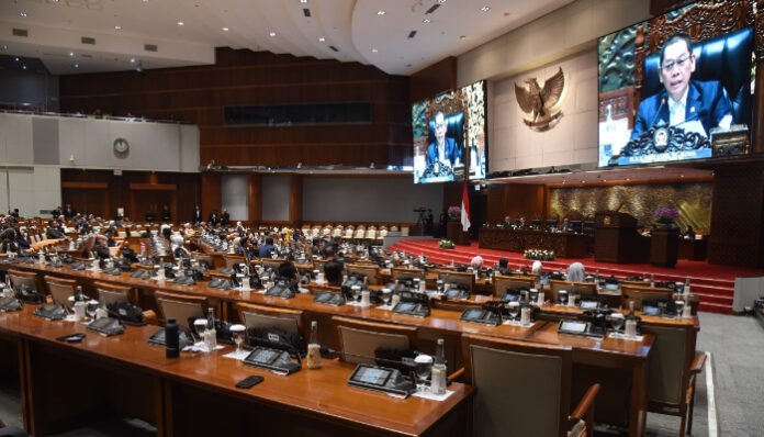 Sejumlah anggota DPR RI resmi dinonaktifkan partainya, usai picu amarah rakyat.