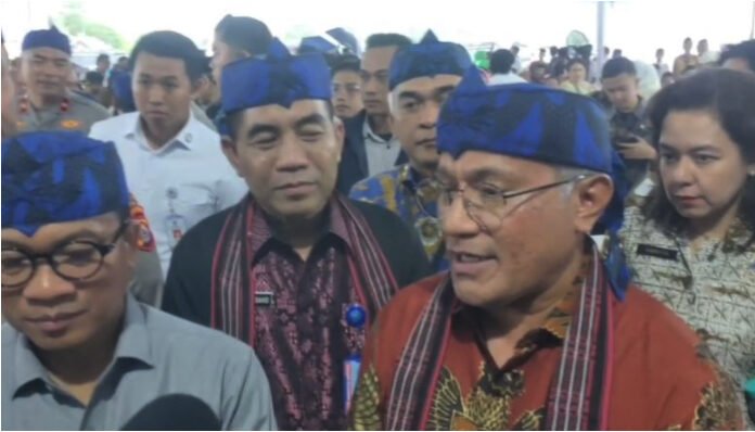 Menteri Desa PDTT Yandri Susanto bersama Kepala BNN Irjen Pol Marthinus Hukom dan sejumlah pejabat saat deklarasi “Desa Bersinar” di Desa Tambakbaya, Kabupaten Lebak, Selasa 5 Agustus 2025.