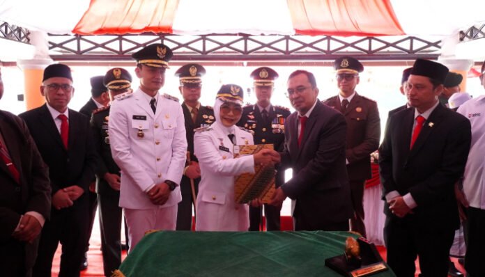 Bupati Pandeglang Raden Dewi Setiani dan Wakil Bupati Iing Andri Supriadi, meluncurkan aplikasi digital terpadu bernama “Didingklik” bertepatan HUT ke-80 Republik Indonesia.