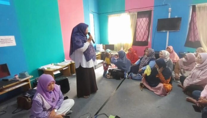 Komnas PA saat memberikan sosialisasidan edukasi di SDN Kramatwatu 1, Kabupaten Serang (Bantentv.com/ Riki)