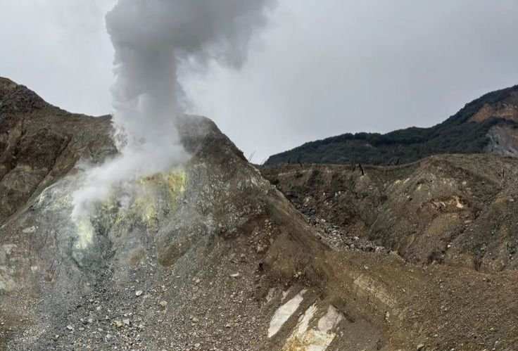Gunung Aseupan: Tantangan Pendaki Tangguh.