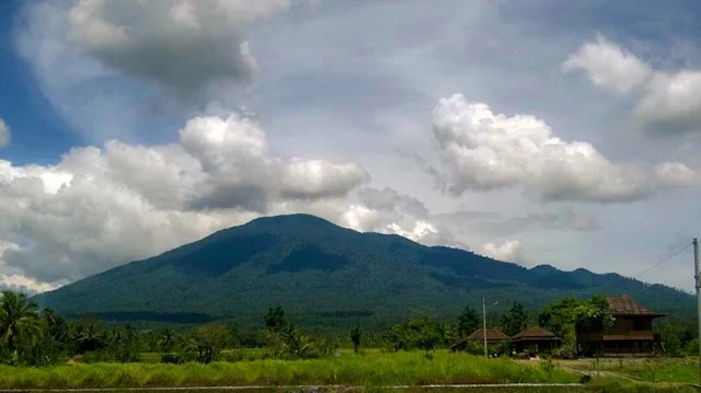 Gunung Karang: Atapnya Provinsi Banten. 