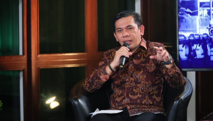Kepala Biro Humas dan Protokol Kementerian ATR/BPN, Harison Mocodompis, menyampaikan klarifikasi terkait isu tanah terlantar.
