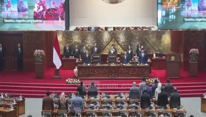 Indonesia resmi bentuk Kementerian Haji dan Umrah (Suasana Rapat Paripurna DPR RI ke-4 Masa Sidang I Tahun Sidang 2025-2026, Youtube DPR RI)