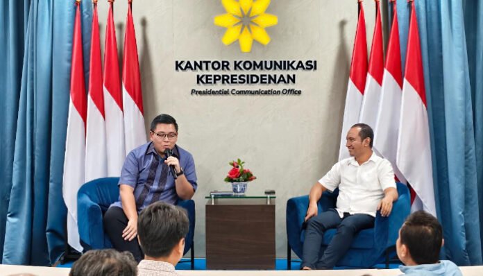 Deputi Diseminasi dan Media Informasi Kantor Komunikasi Kepresidenan (PCO), Noudhy Valdryno, memaparkan konsep pesta rakyat HUT ke-80 RI di Kantor Komunikasi Kepresidenan, Jakarta, Rabu 13 Agustus 2025.