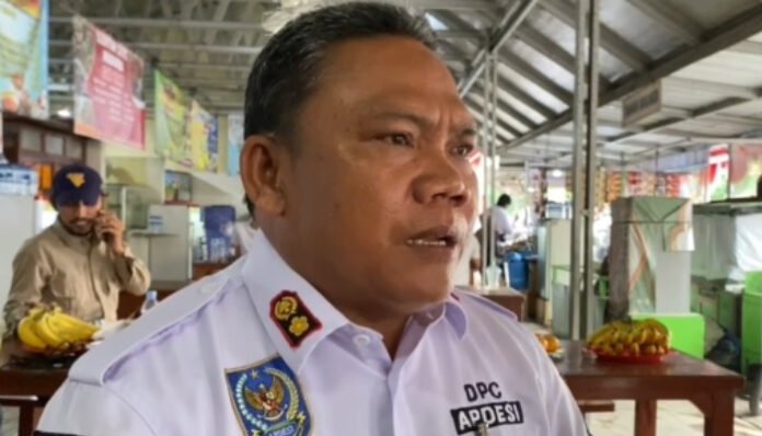 Kepala Desa Cemplang Kecamatan Jawilan Agus Tani