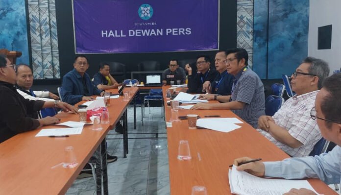 Suasana proses verifikasi dukungan calon Ketua Umum dan Ketua Dewan Kehormatan PWI Pusat, di Hall Dewan Pers, Jakarta, Selasa 26 Agustus 2025.