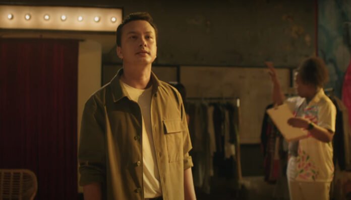 Perdana main musikal, Nicholas Saputra bernyanyi di film Siapa Dia.