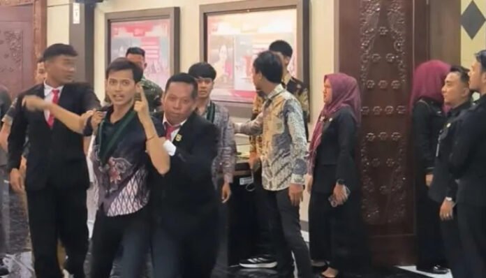 Paripurna DPRD Cilegon Ricuh, Mahasiswa HMI Diamankan
