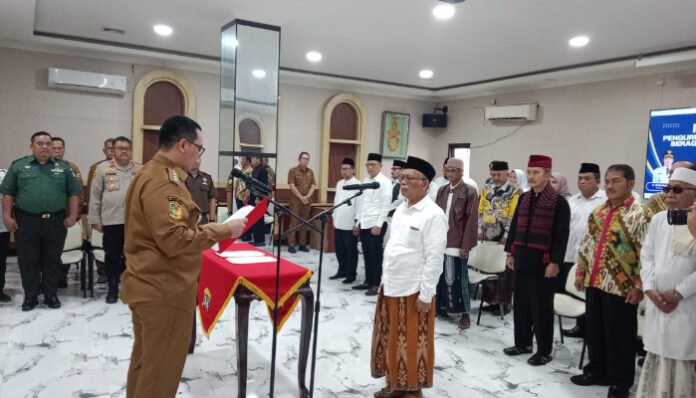 Wali Kota Serang Budi Rustandi secara resmi melantik pengurus Forum Kerukunan Umat Beragama (FKUB) Kota Serang periode 2025–2030 di Aula Setda Kota Serang, Senin 4 Agustus 2025.