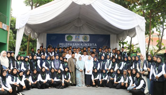 Bupati Serang Ratu Rachmatuzakiyah melepas Kuliah Kerja Nyata (Kukerta) mahasiswa STAI Assalamiyah, Kecamatan Jawilan, Rabu 13 Agustus 2025.