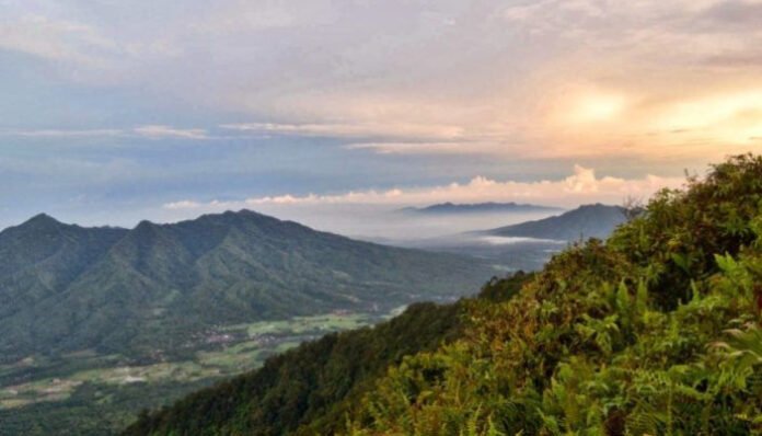 Bosan Liburan ke Pantai? Yuk Jelajahi 3 Gunung Indah di Banten Ini.