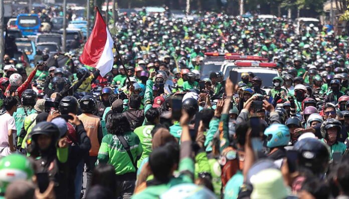 Ribuan Ojol Antar Affan ke Peristirahatan Terakhir