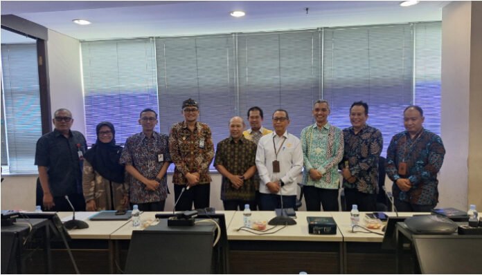Para pejabat lintas kementerian berfoto bersama usai rapat penetapan cuti bersama nasional pada Kamis, 7 Agustus 2025.