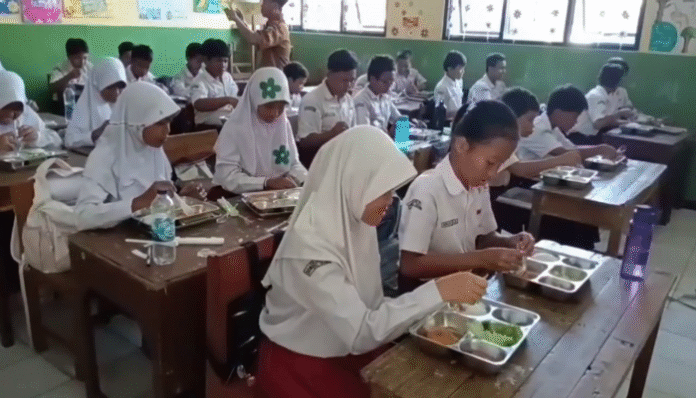 Siswa SDN Cikande Permai antusias sambut Makan Bergizi Gratis (Banten TV)