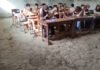 Siswa SDN Curug 1 Belajar di Kelas Beralas Tanah.