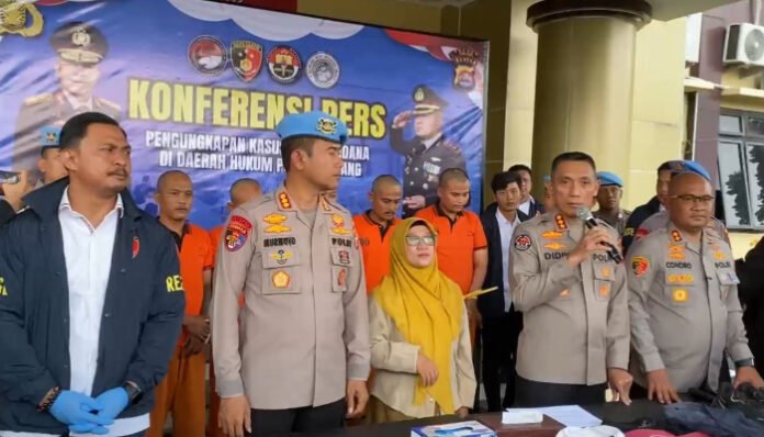 Konferensi pers penetapan tersangka pengeroyokan jurnalis beserta peran masing-masing pelaku di Mapolda Banten, Jumat 25 Agustus 2025.