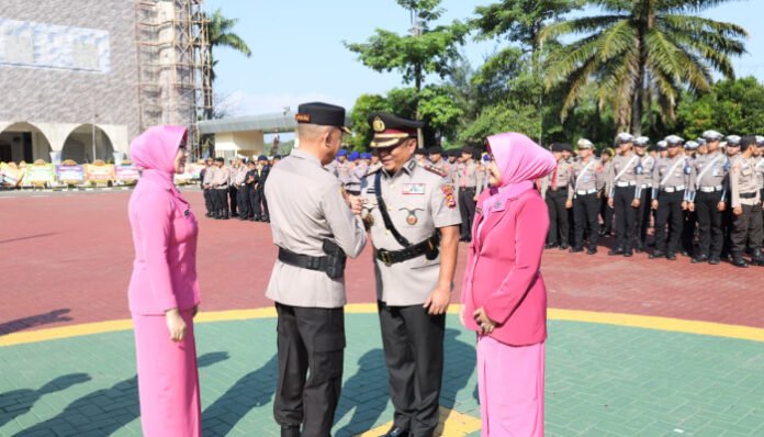 Kapolda Banten Brigjen Pol Hengki melantik Kombes Pol Hendra Wirawan sebagai Wakapolda Banten, Kamis 28 Agustus 2025.
