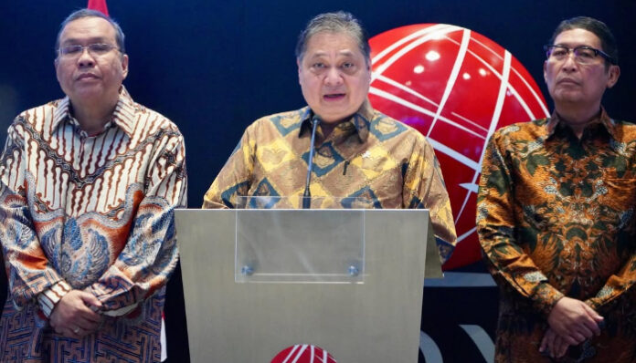 Airlangga Hartarto saat menghadiri konferensi pers terkait stabilitas pasar modal Indonesia (Instagram/ @airlanggahartarto_official)