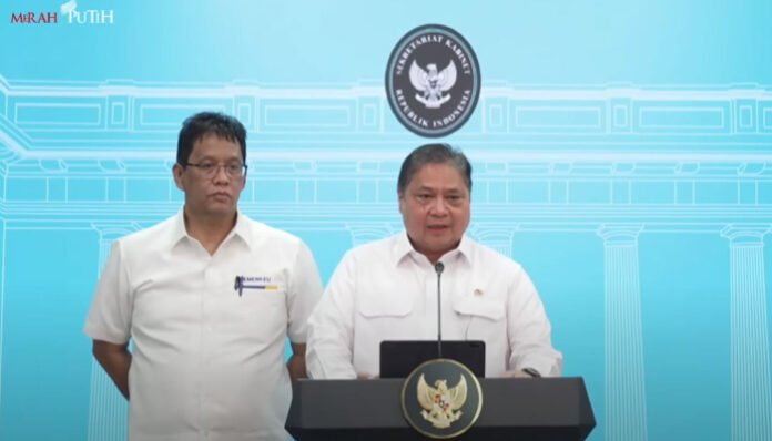 Menko Bidang Perekonomian Airlangga Hartarto dan Menkeu Purbaya Yudhi Sadewa dalam konferensi pers di Istana Kepresidenan Jakarta, Senin, 15 September 2025.