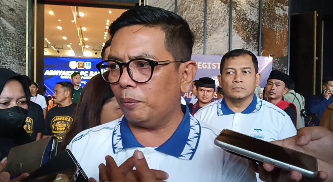 Andra Soni, Gubernur Banten dalam acara pnandatanganan MoU pemerintah provinsi Banten dengan pengelola Klub Adhyaksa Banten FC, Selasa, 9 September 2025 (Bantentv.com/ Hendra)